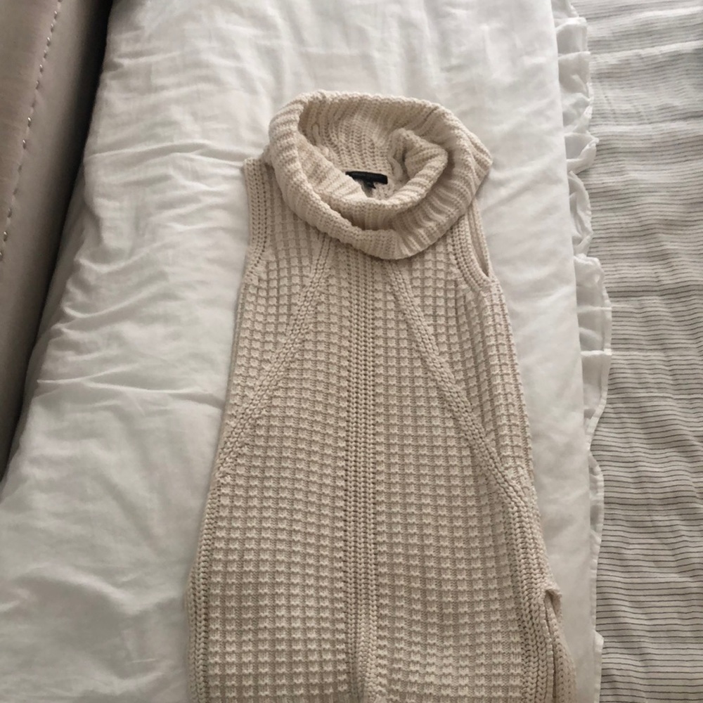 Banana republic factory cowl neck sleeveless knit top.
